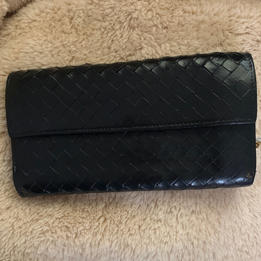 Authentic Bottega Veneta Elegant Black Woven Wallet